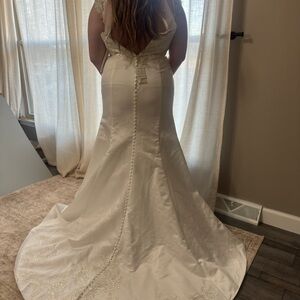 David's Bridal Elegant White Wedding Dress